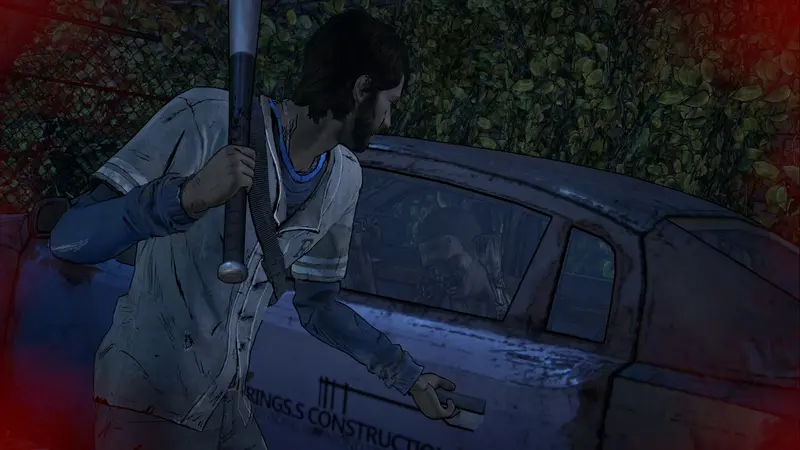 Viviremos muchas situaciones complicadas Un hombre con una escopeta a punto de abrir la puerta de un vehiculo donde se ve un zombie